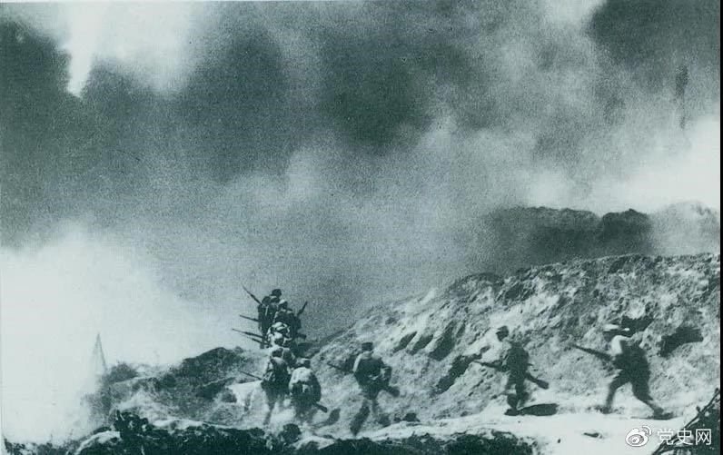 　　1948年2月28日至3月3日，西北野战军发起宜川战役，歼灭国民党军2.9万余人，取得了转入外线作战后的第一个大胜利。图为部队攻占瓦子街。 