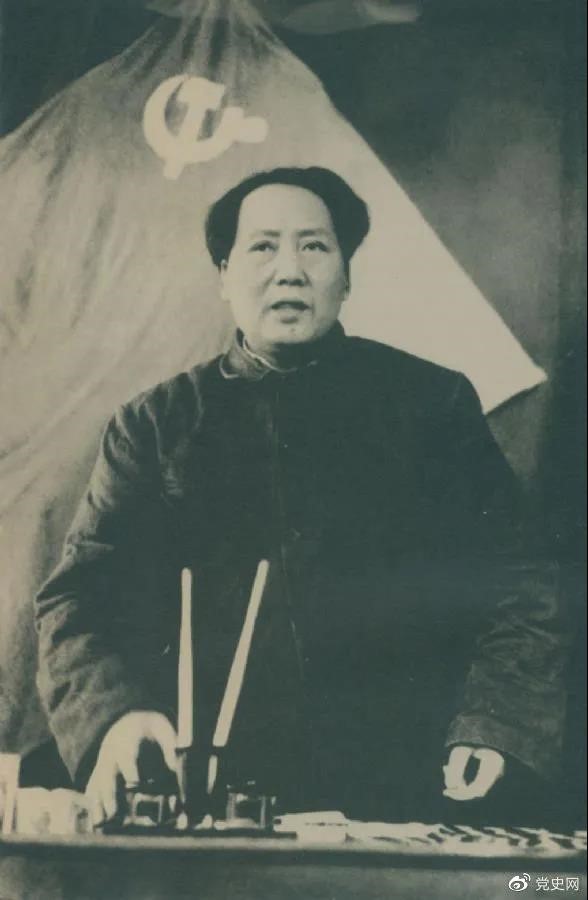 1949年3月5日，毛泽东在中共七届二中全会上作报告。