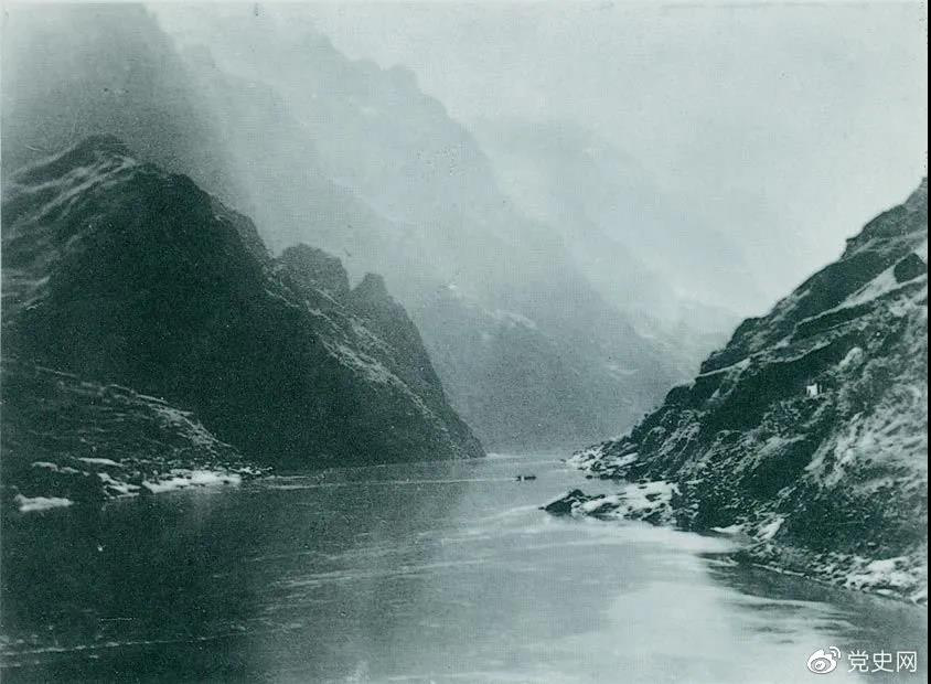 1935年3月中旬，红军三渡赤水，再次入川。随后，又出其不意地于3月21日四渡赤水，佯攻贵阳，然后又向西北方向急进。图为赤水河。