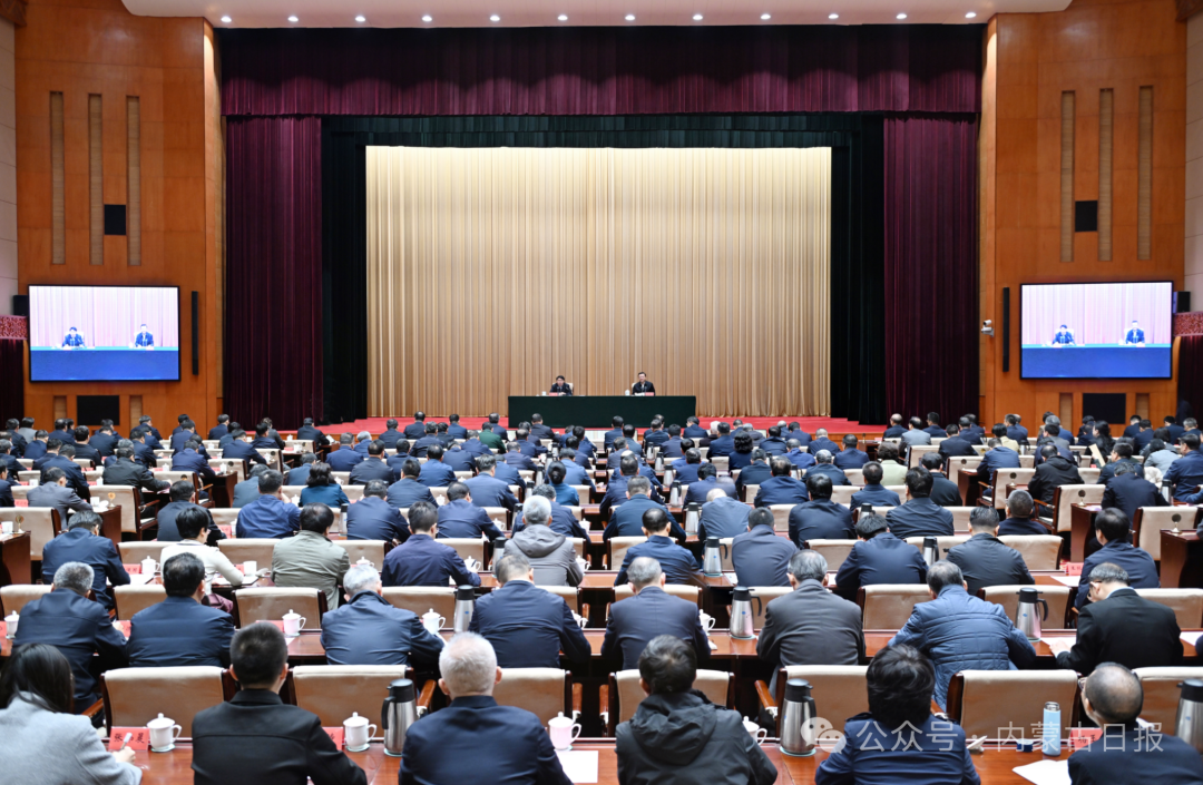 学习贯彻党的二十届四中全会精神中央宣讲团报告会在呼举行 罗文作宣讲报告 王伟中主持并讲话 包钢出席